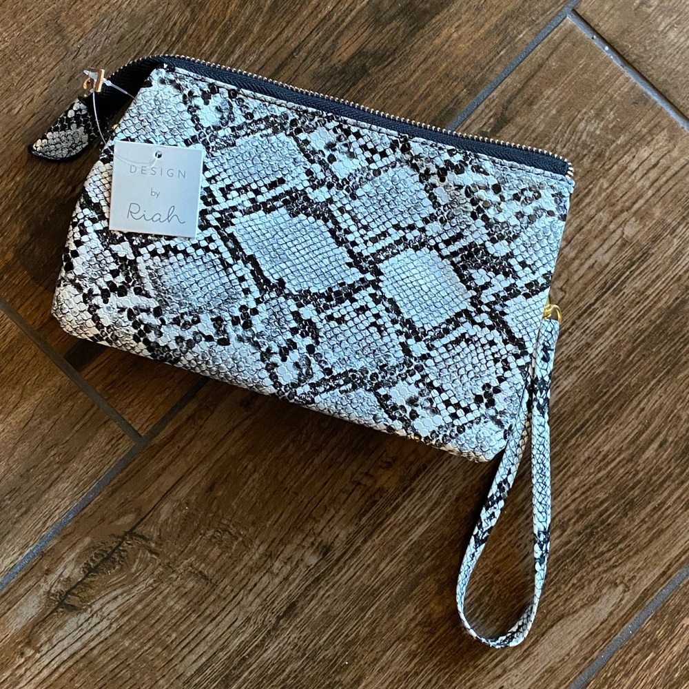 NWT Faux Snakeskin Wristlet/Purse/Card Keeper